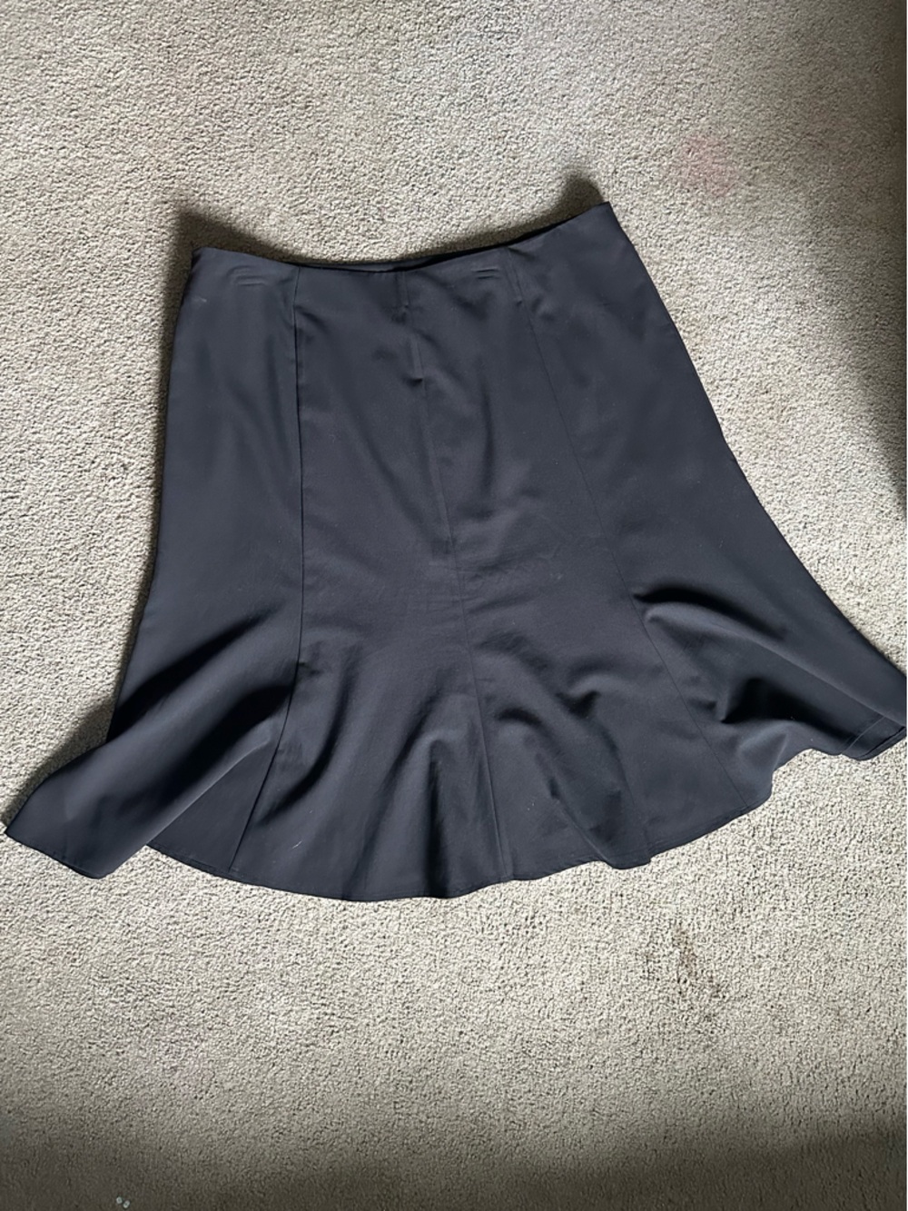 Studio 1940 poly. 18 W Fluted skirt.